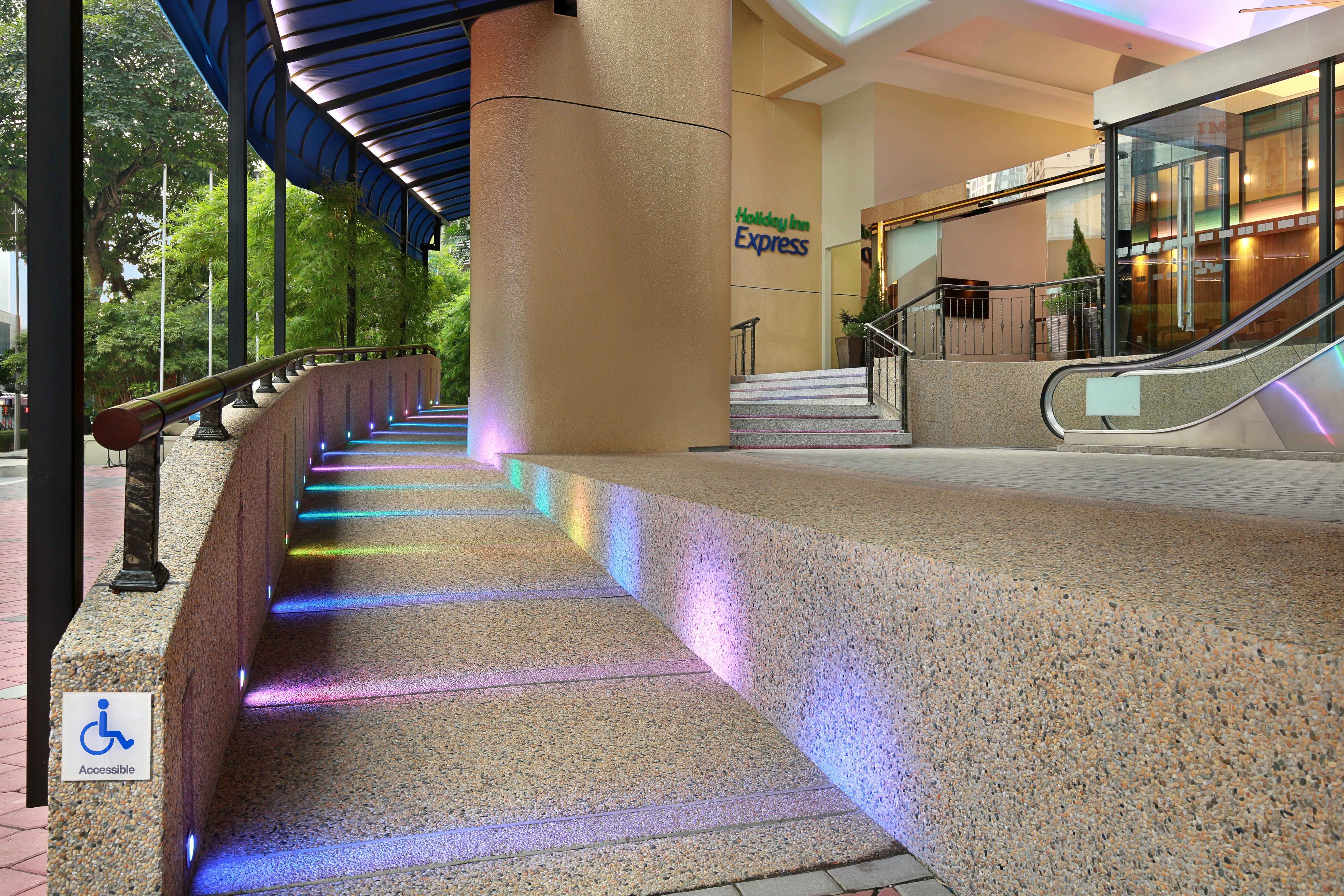 Hotel Express Centre By Ihg