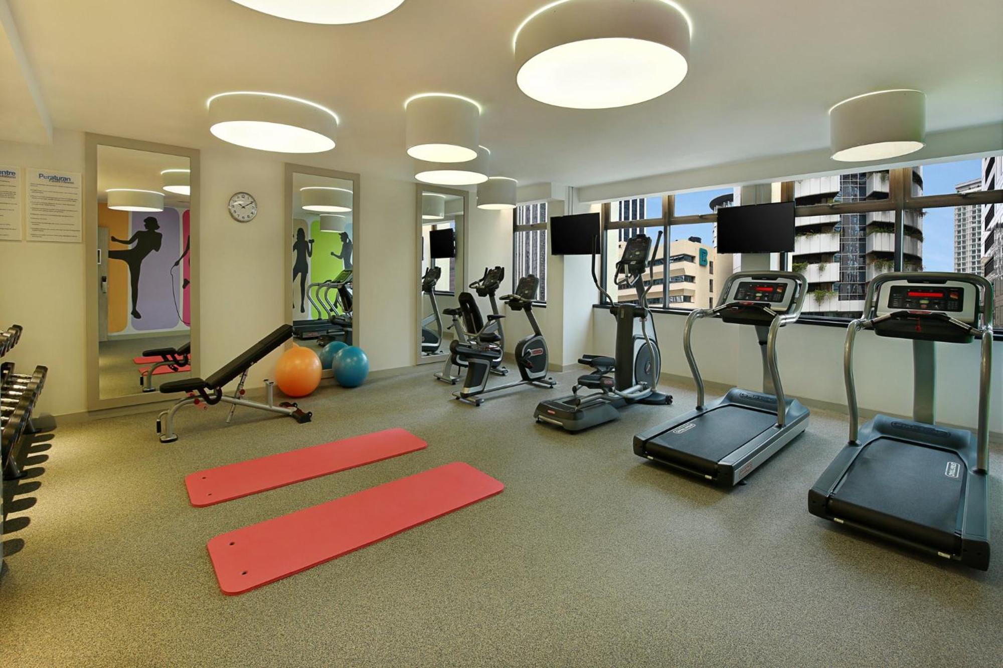 Hotel Express Centre By Ihg 3*