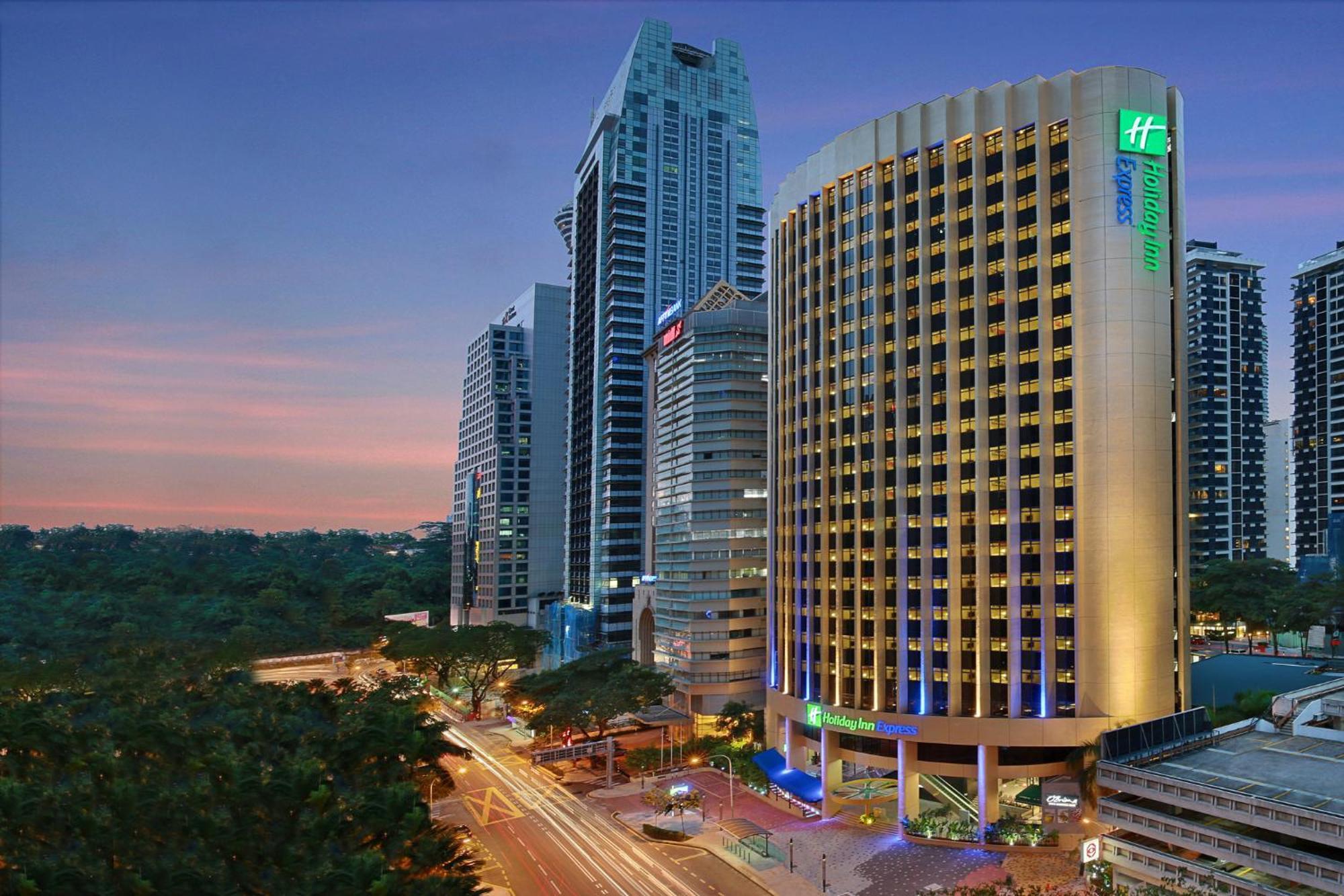 Hotel Express Centre By Ihg 3*