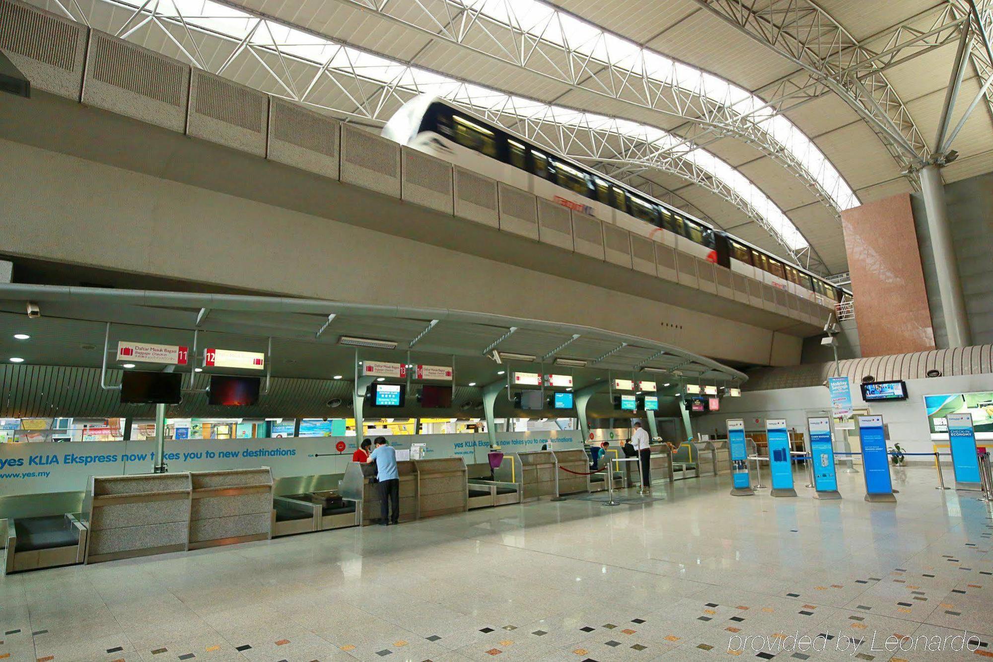 Express Centre By Ihg Hotel 3*